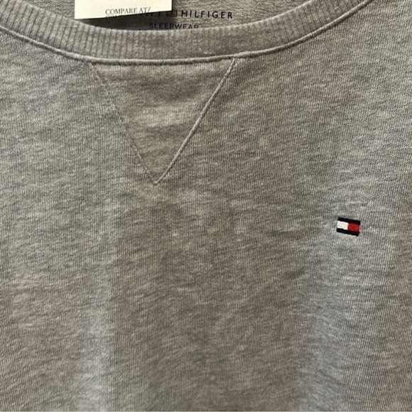 Final Price💕🌟🎉🛍️Tommy Hilfiger Grey Top - Picture 4 of 5